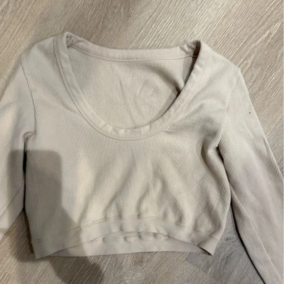 ALO YOGA cropped & ribbed long sleeved tees - Picture 6 of 8